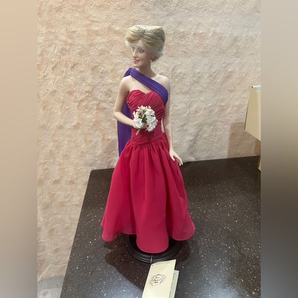 Franklin Mint Princess Diana porcelain limited portrait edition in original box. - Picture 5 of 7